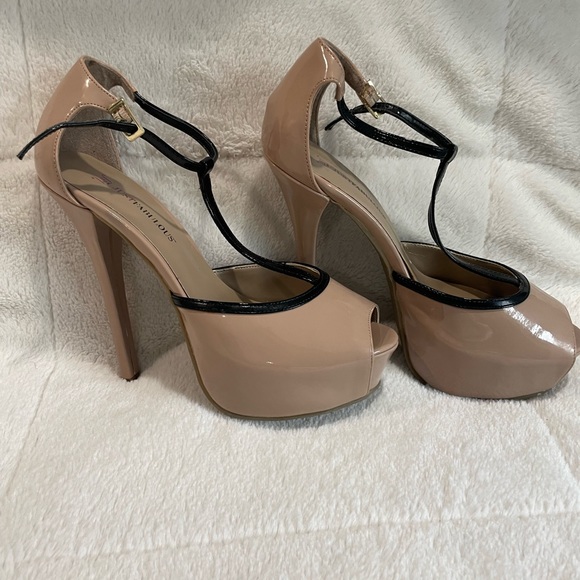 Women’s High Heels - Picture 6 of 9